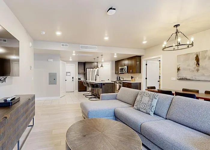 Modern Resort Condo With Pool Hot Tub & Shuttle Service