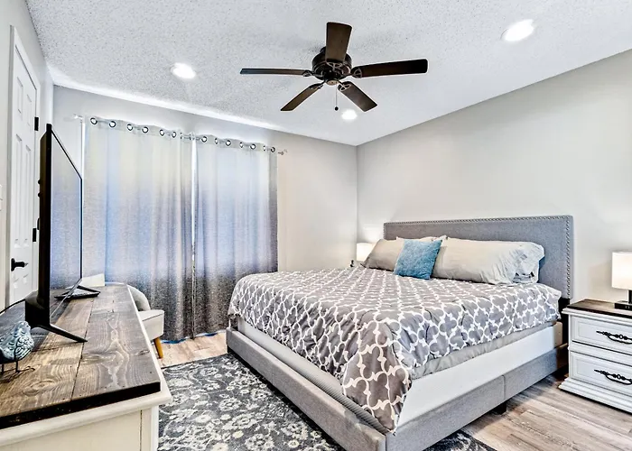 Dog-Friendly Townhome With Private Deck Charming Interior Washer&Dryer & Ac