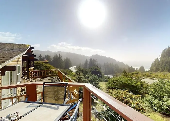 Coastal Retreat With Ocean Views Patio Wifi Streaming