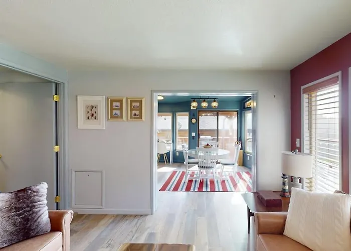 Coastal Retreat With Ocean Views Patio Wifi Streaming