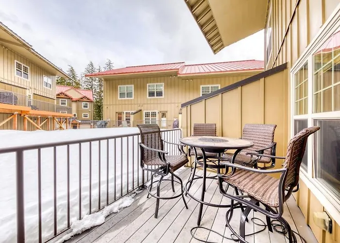 Beautifully Updated Mt Hood Condo With Pool & Hot Tub & Easy Access To Skiing