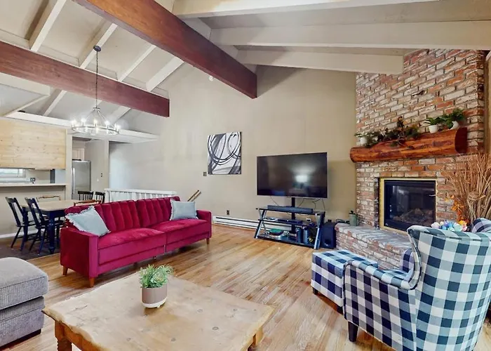Townhome With Fireplace Pool Sauna Free Shuttle Pickup-Drop-Off To Ski Resort