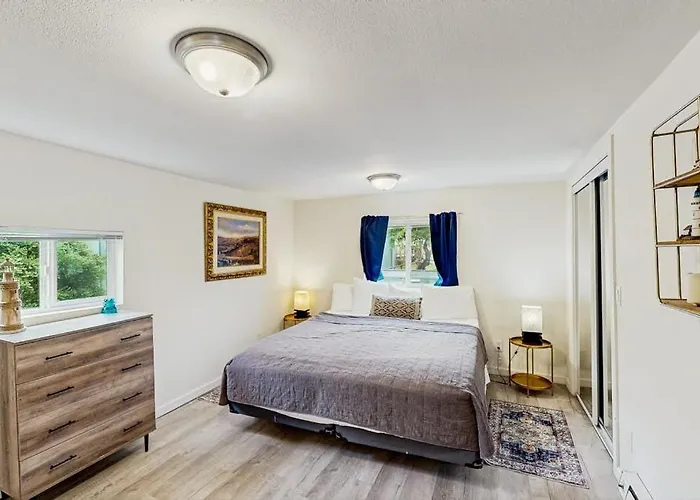 Cozy Family Beach Cottage With Hot Tub Deck Wifi Surfboard-Walk To Bay Dogs Ok
