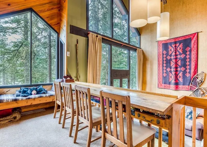 Serene Wooded Retreat With Free Wifi Large Deck & Spacious Loft - Skiing Nearby