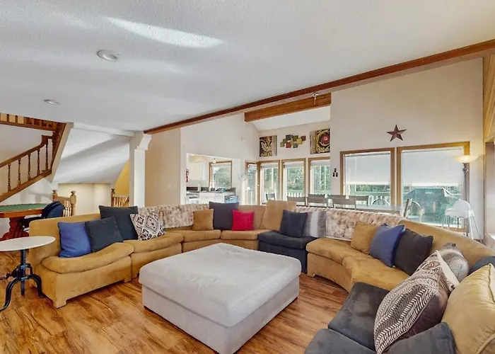 Spacious And Bright Mt Hood Lodge Home With Private Hot Tub - Near Skibowl