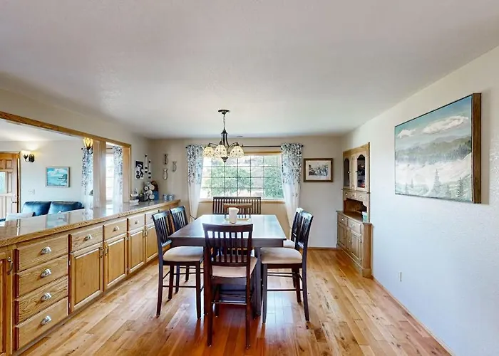 Cozy Family-Friendly Home With Game Room Valley Views Private Hot Tub Grill
