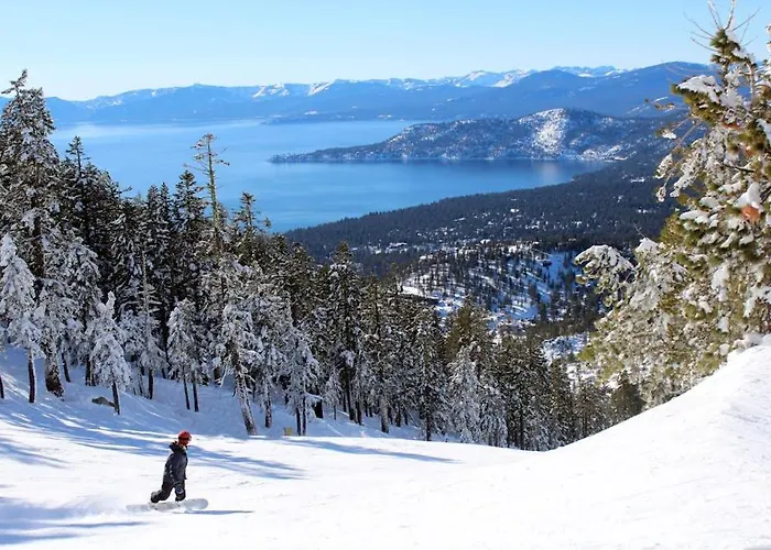 Dog-Friendly Chalet With Amazing Lake Views & Pool Access - Near Lake & Slopes