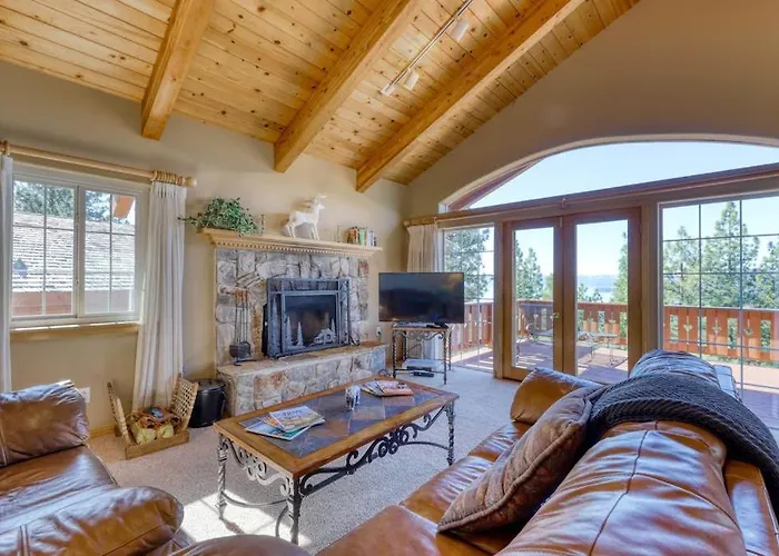 Dog-Friendly Chalet With Amazing Lake Views & Pool Access - Near Lake & Slopes