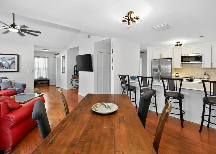 Palm Harbor Entire Duplex Sleeps 16 Near Beaches