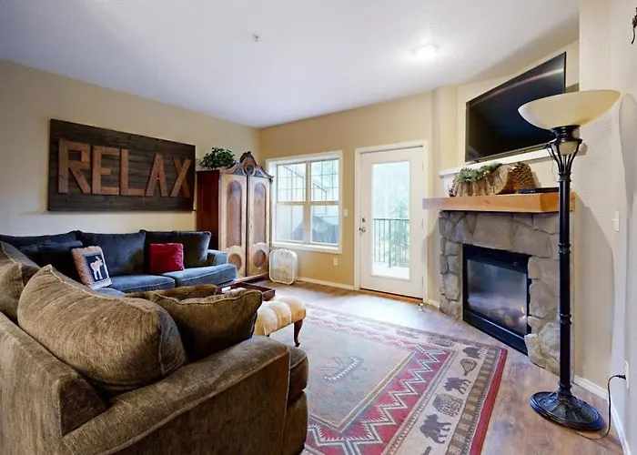 Dog-Friendly Condo With Great Kitchen Pool & Hot Tub - Close To Skiing