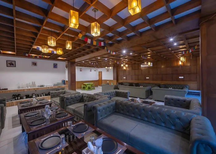 Hotel Asiia Holiday With Swimming Pool -Central Heated And Air Cooled, Near Mall Road