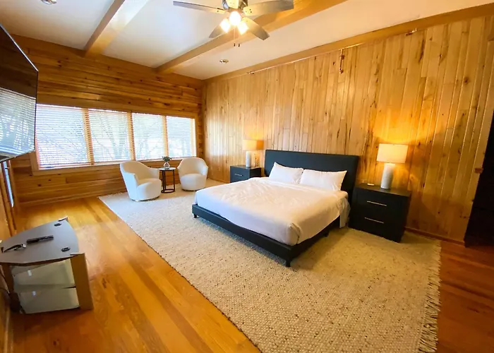 The Iconic Red Roof Lakefront Estate Of Deep Creek Lake - 8Br Sleeps 20