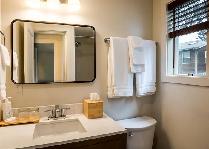 Manzanita Oceanfront Inn