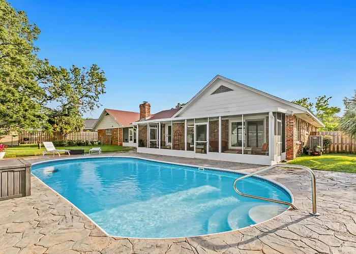 Dog-Friendly Home With Private Pool & High-Speed Wifi - Near Beach & Boat Launch