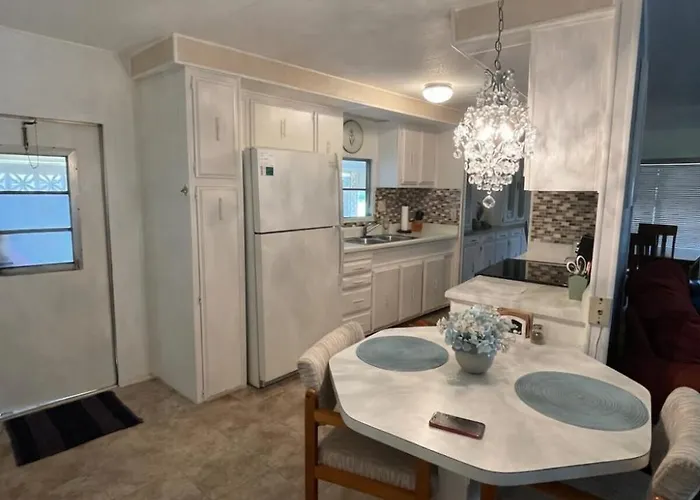 Lakefront Retreat • Patio + Grill • Pet Friendly