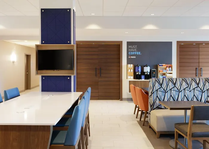 Holiday Inn Express & Suites Alexandria By Ihg