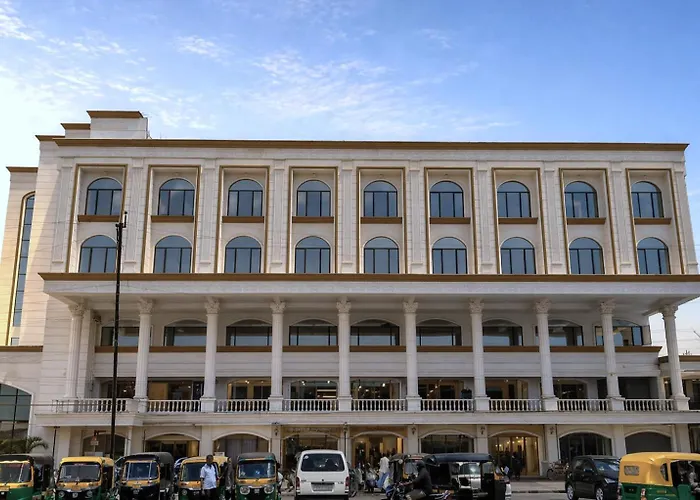 Hotel Golden Retreat - At Anand Railway Station