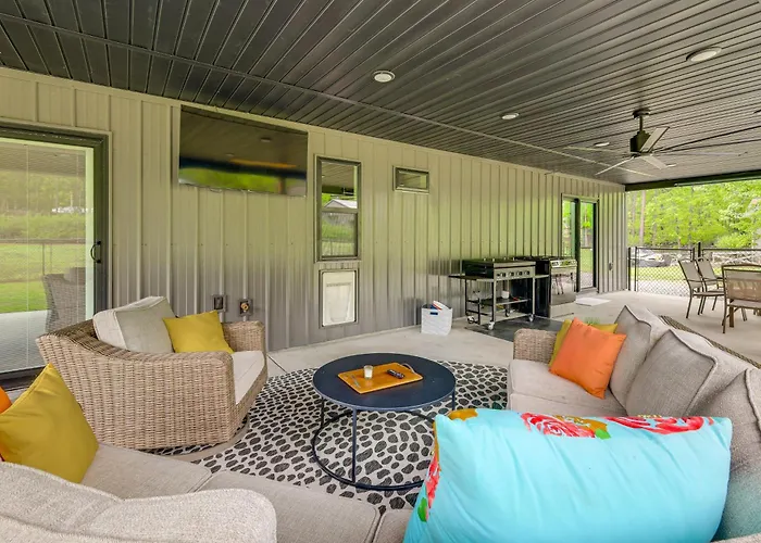 Modern-Style Home W/ Patio, Near Greers Ferry Lake
