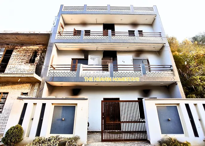 The Heaven Homestays - A Budget Rooms By Dhesi Group