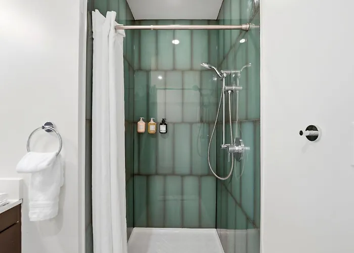 The Plymouth Chicago 3Bd