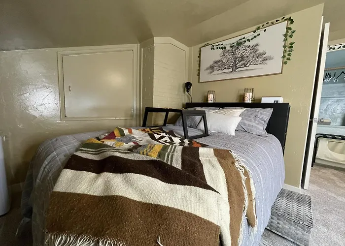Private Entrance Room 3 Miles From Eugene Airport