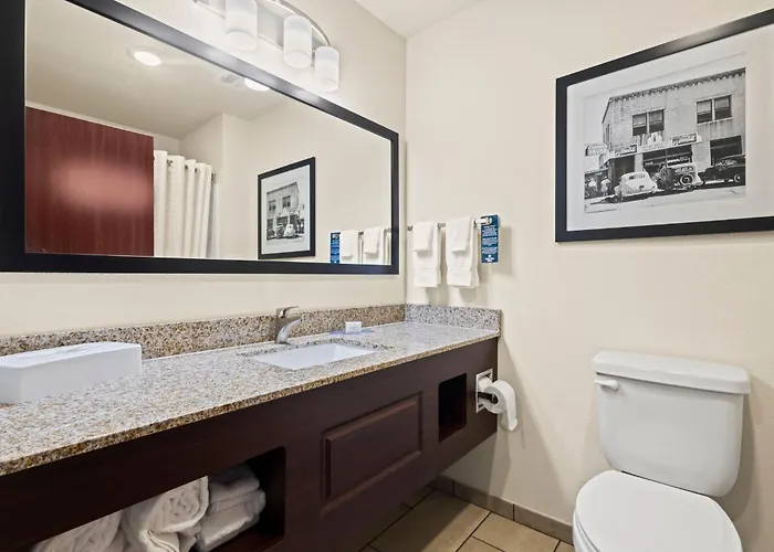 Cobblestone Hotel & Suites - Bay Minette
