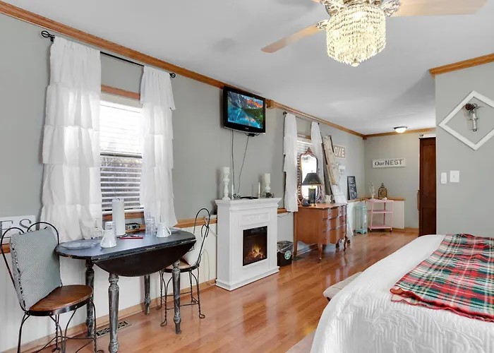 Hatchery House Bed & Breakfast