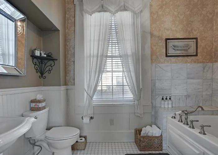 Hatchery House Bed & Breakfast