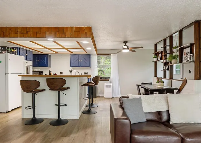 Cozy 3Br Grill Yard Games Walk To Downtown Lake Mi