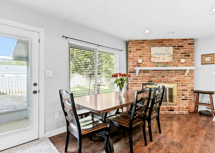 Dog-Friendly Home With Private Pool & High-Speed Wifi - Near Beach & Boat Launch