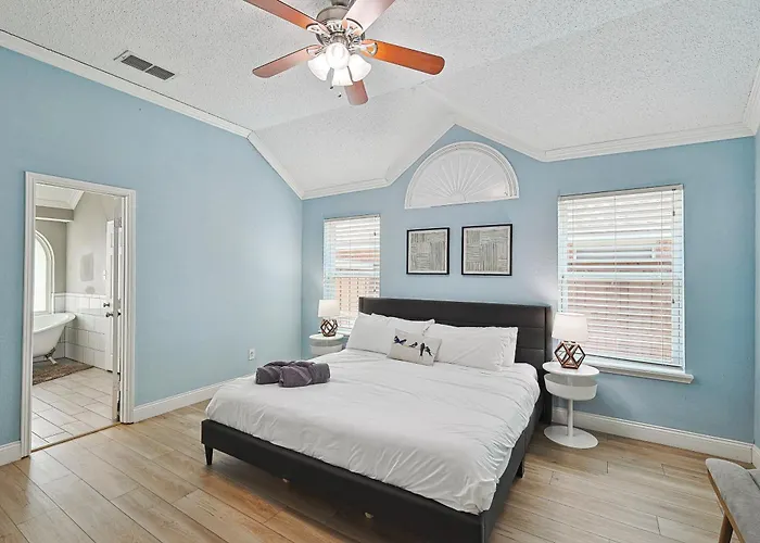 Elegant 5Br Retreat W Private Pool & Game Room