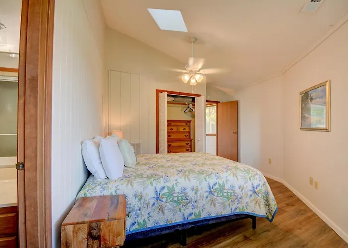 Charming 2-Bedroom Home In Topsail Beach, Perfect For Family Getaways!