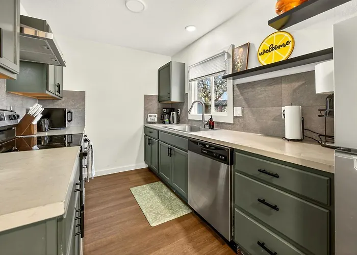Basecamp Gp- Private Unit In Quiet Duplex Near Downtown