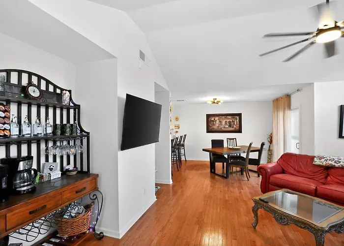 Palm Harbor Retreat•Near Beaches •Boating •Parking