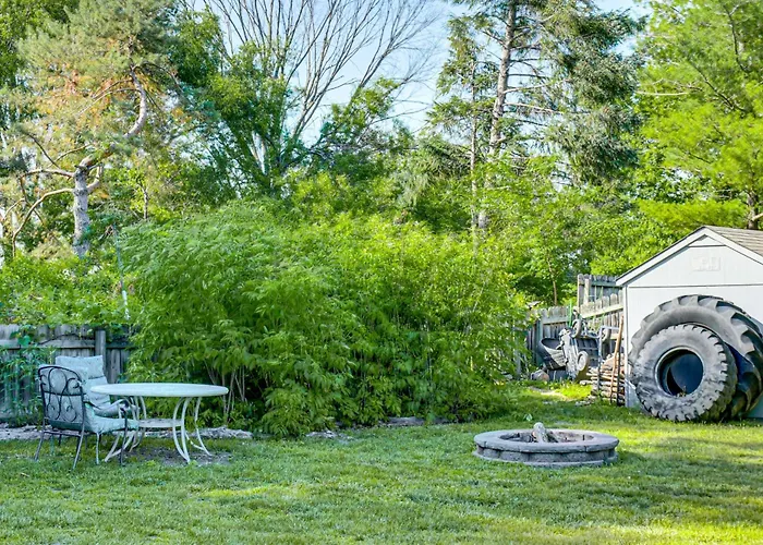 Endless Fun! Family Home W/ Spacious Yard In Clive