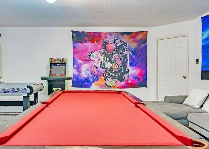 Elegant 5Br Retreat W Private Pool & Game Room