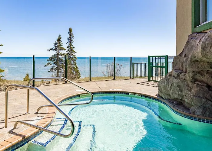 Panoramic Lake Views King Bed Studio, Whirlpool And Hot Tub