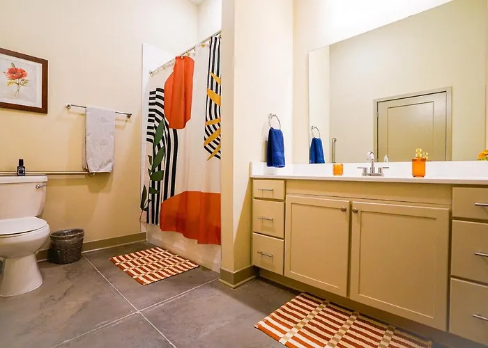 Opal Suite - New 2 Bed-2 Bath Loft Near Downtown!