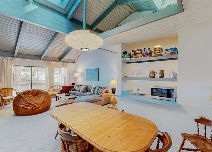 Dog-Friendly Condo With Pool Access Fireplace Private Washer&Dryer & Wet Bar