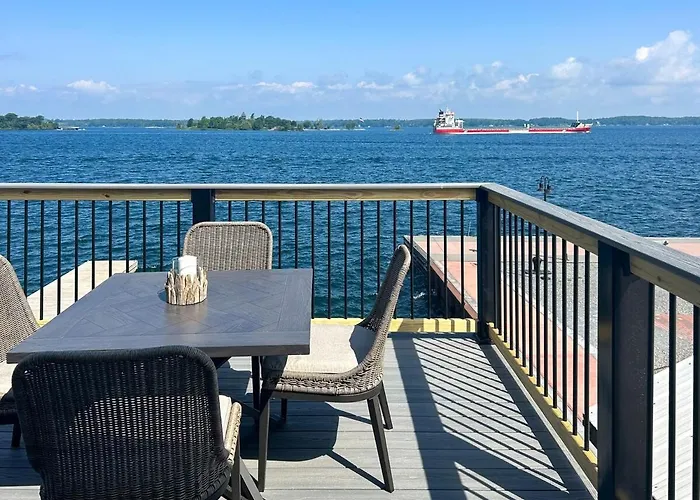 Riverfront Apartment In Downtown Clayton