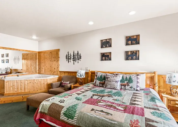 Panoramic Lake Views King Suites, Kitchen, Whirlpool Soaking Tubs And Hot Tub