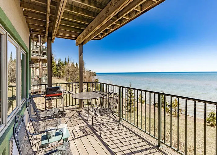 Panoramic Lake Views 1 Bedroom King Suite & Whirlpool, Kitchen And Hot Tub