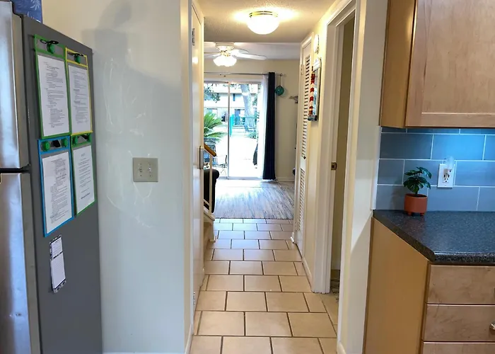 Easy Walk To The Beach With King Bed, Pool, And Bikes