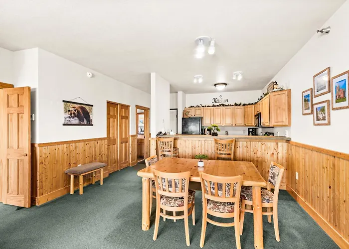 Panoramic Lake Views 1 Bedroom King Suite & Whirlpool, Kitchen And Hot Tub