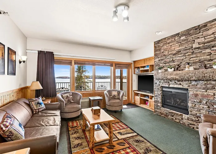 Panoramic Lake Views King Suites, Kitchen, Whirlpool Soaking Tubs And Hot Tub