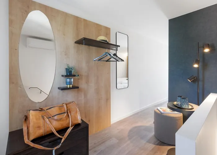Ascona Lodge, Pool & Garden Retreat