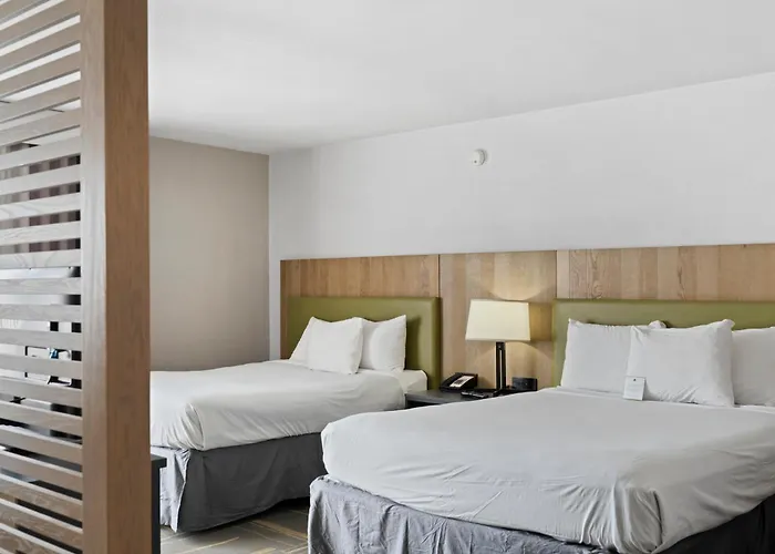 Greentree Inn & Suites Phoenix Sky Harbor