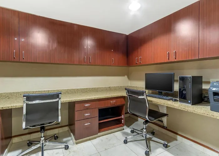 Comfort Inn & Suites Charleston Airport Convention Center