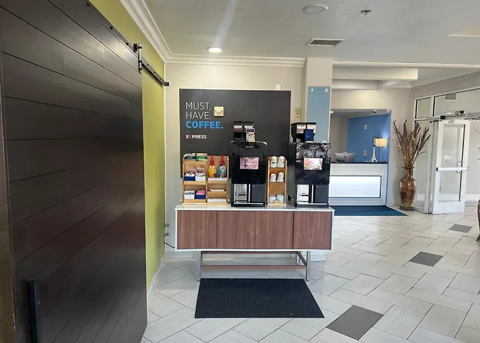 Holiday Inn Express Delano Highway 99 By Ihg