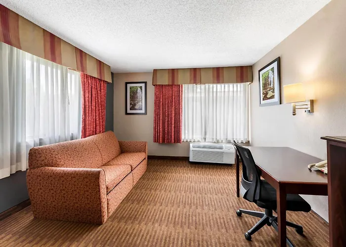 Quality Inn & Suites Lawrence - University Area